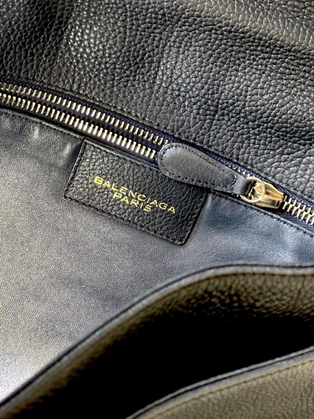 Balenciaga Black pebbled leather shoulder bag, good condition - Picture 10 of 15